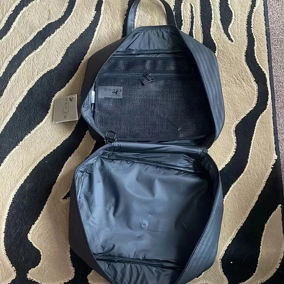 Travel Bag - Picture 3 of 5